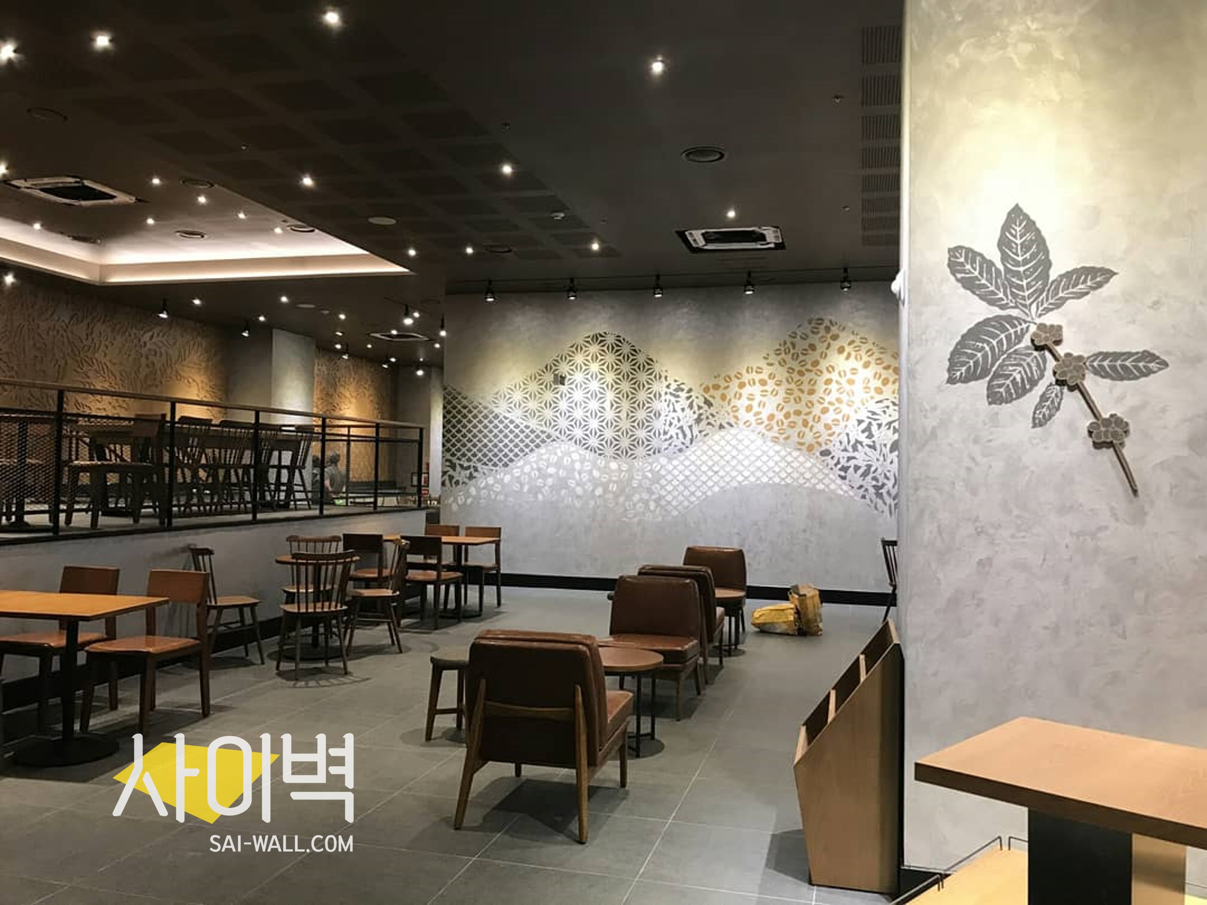 스타벅스 우장산점 인테리어 벽화 시공 사진 3